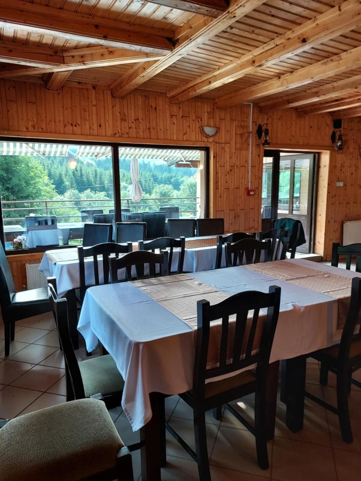 Pensiunea La Taverna Trăisteni Buitenkant foto