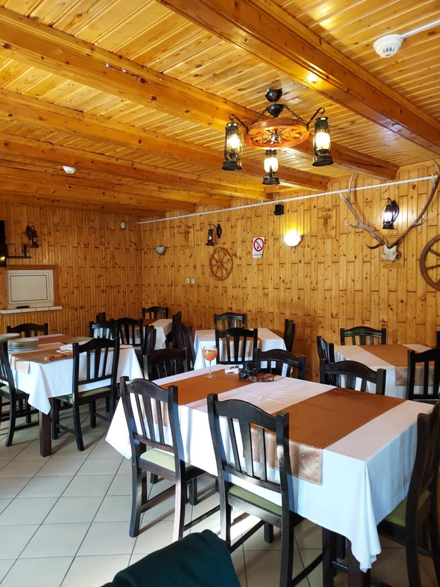 Pensiunea La Taverna Trăisteni Buitenkant foto