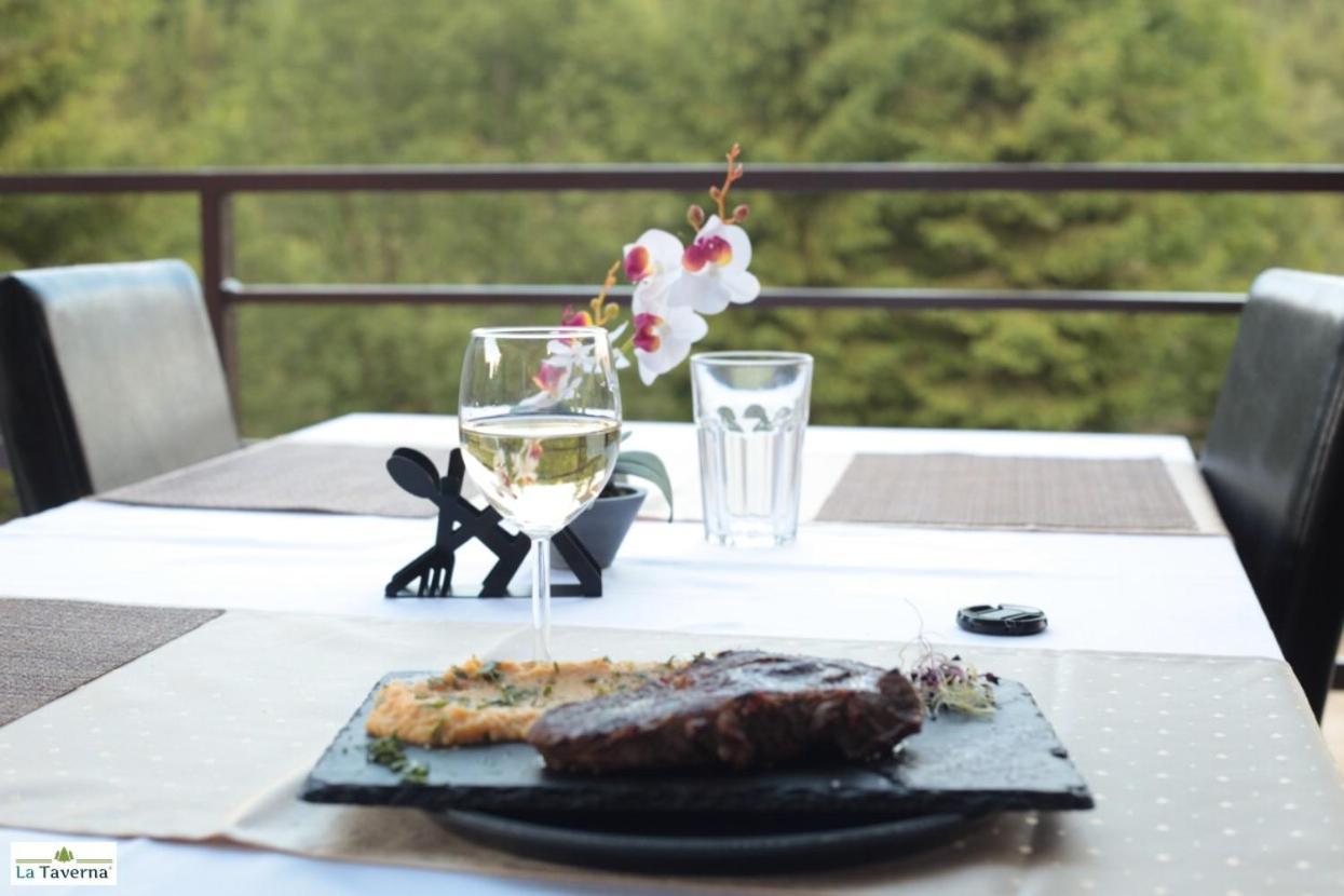 Pensiunea La Taverna Trăisteni Buitenkant foto