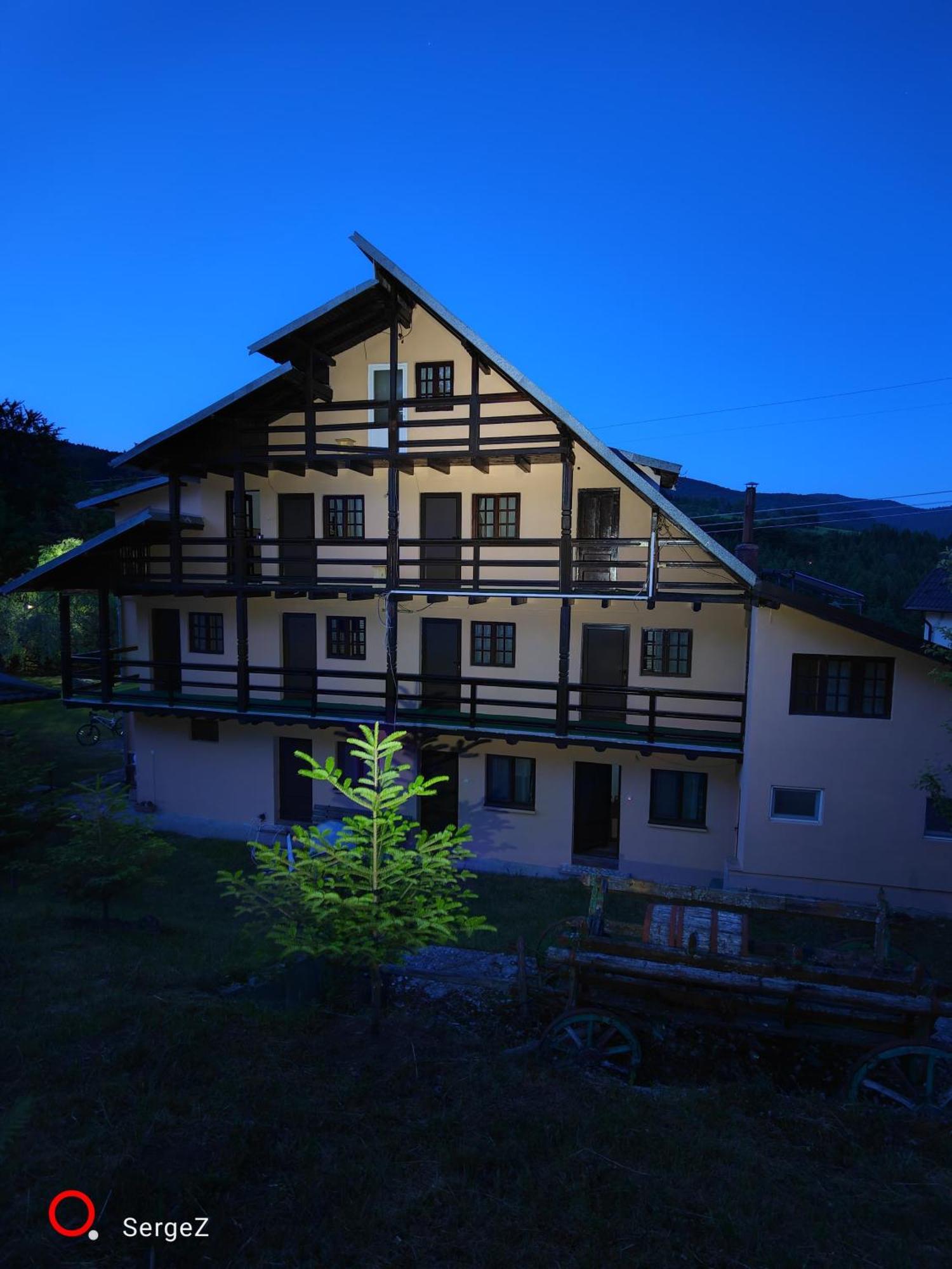 Pensiunea La Taverna Trăisteni Buitenkant foto