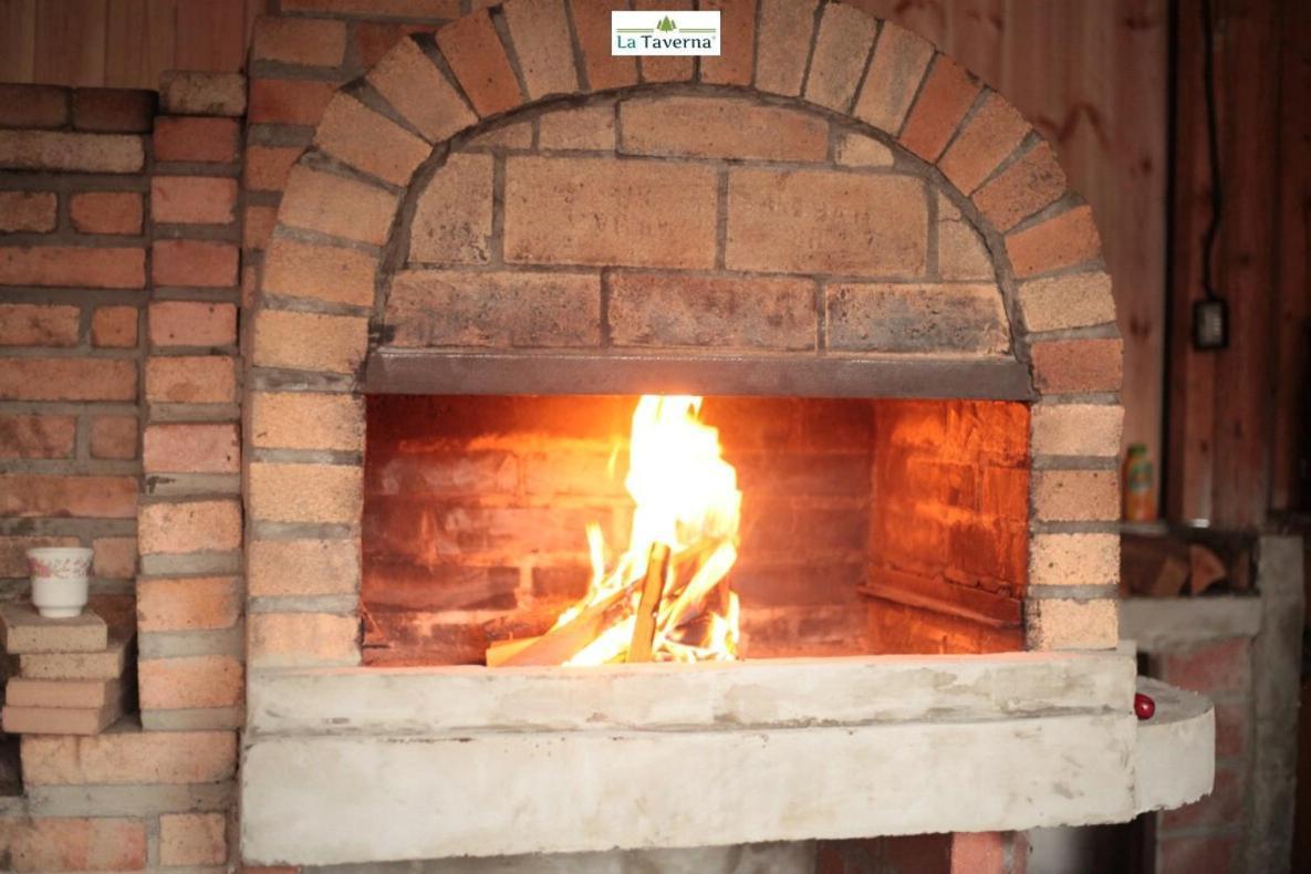 Pensiunea La Taverna Trăisteni Buitenkant foto