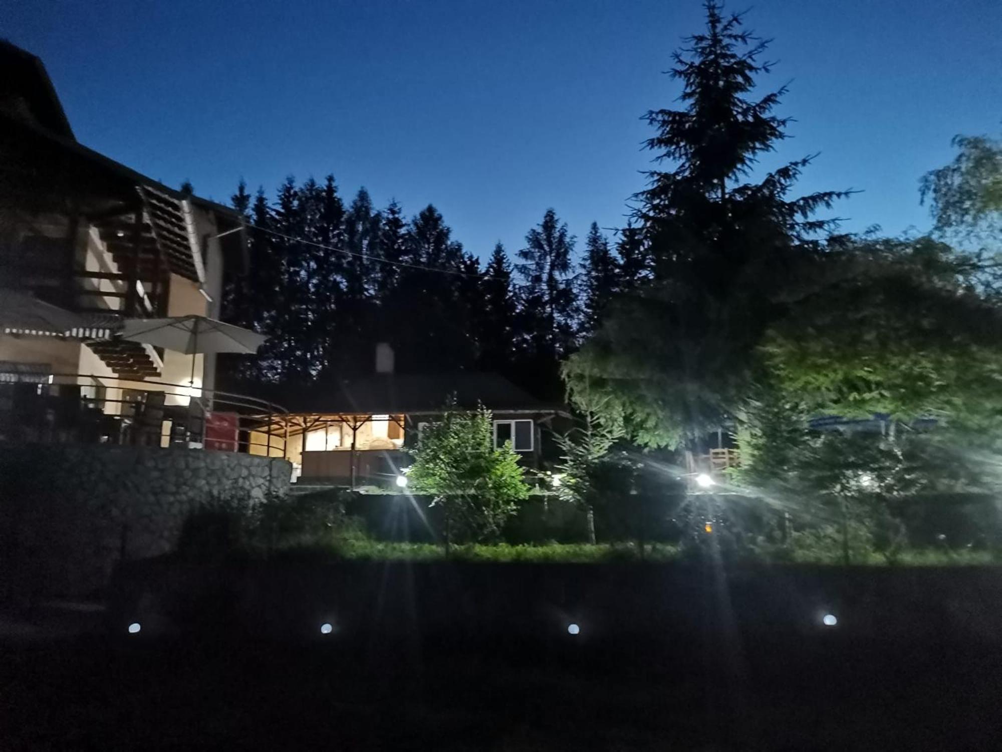 Pensiunea La Taverna Trăisteni Buitenkant foto