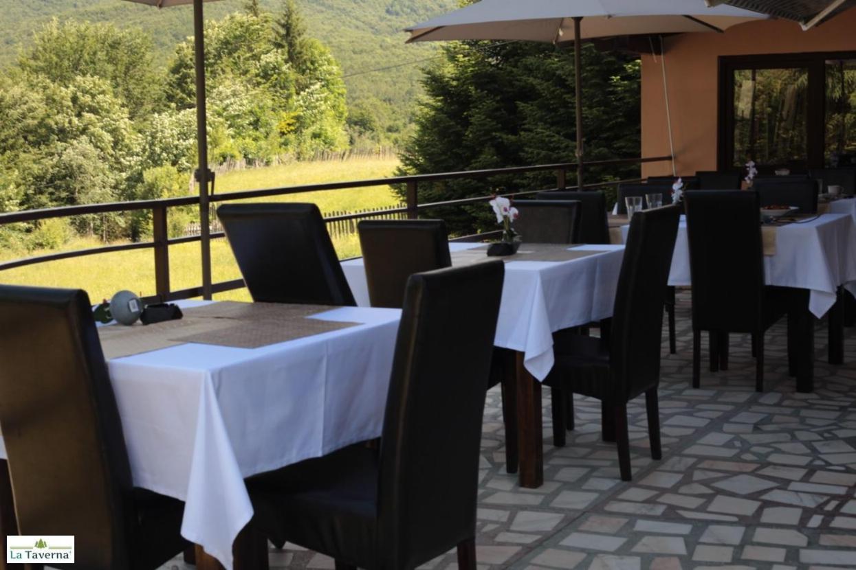 Pensiunea La Taverna Trăisteni Buitenkant foto