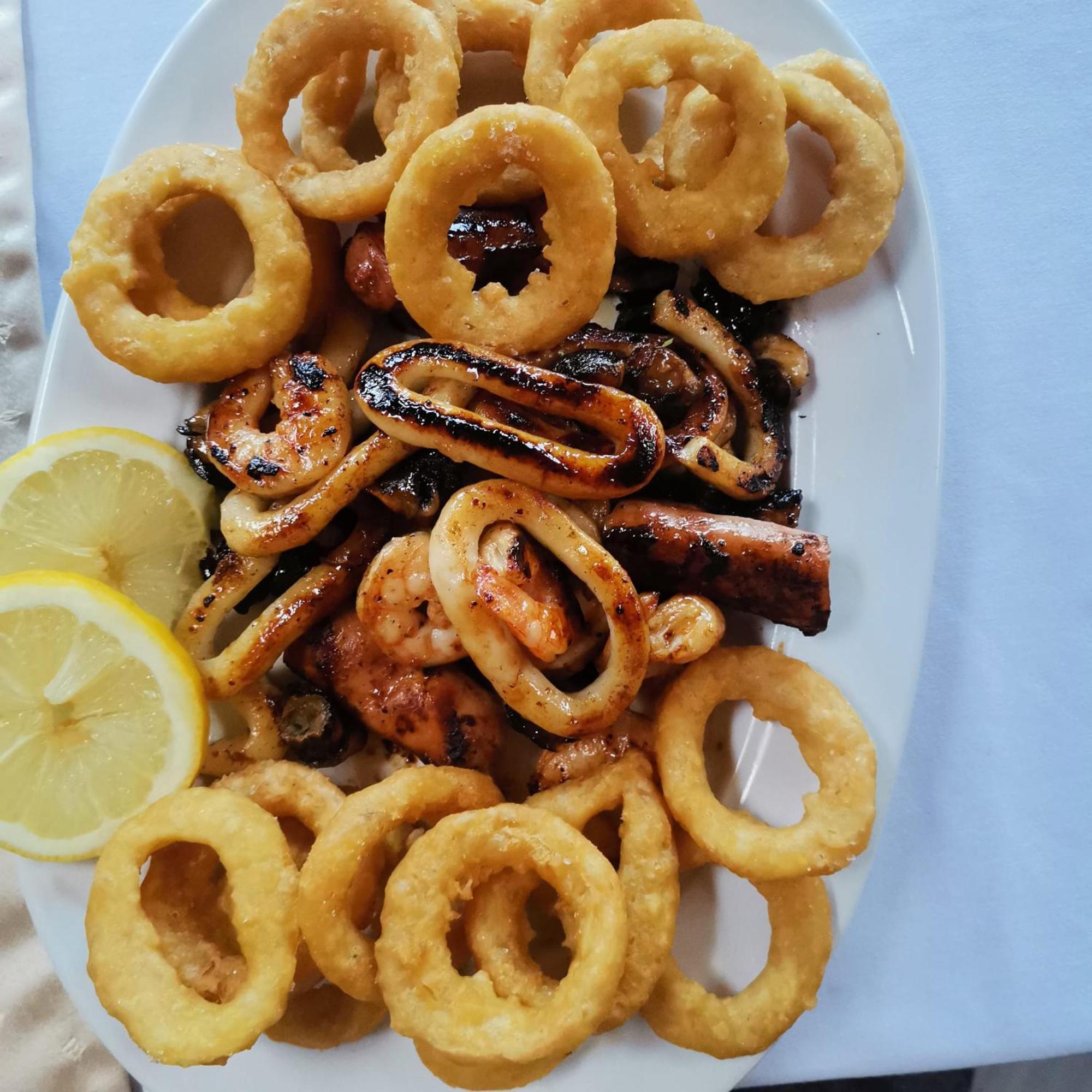 Pensiunea La Taverna Trăisteni Buitenkant foto