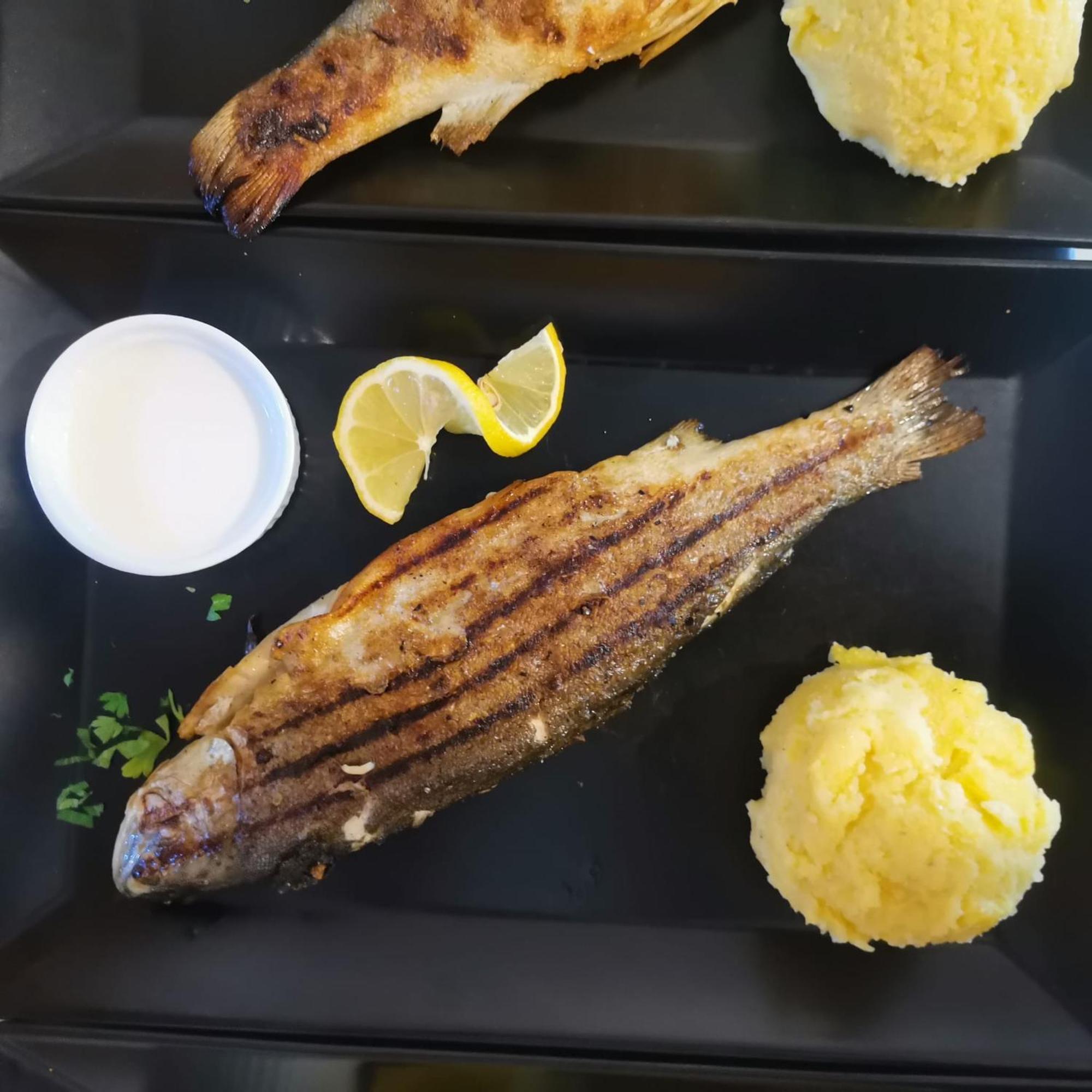 Pensiunea La Taverna Trăisteni Buitenkant foto