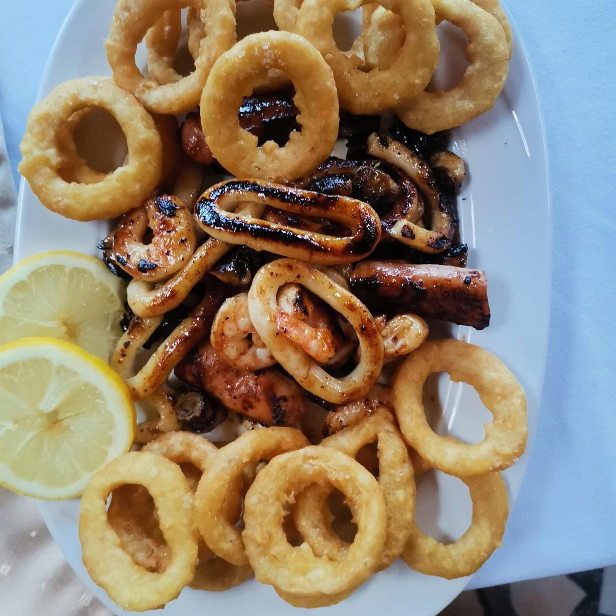 Pensiunea La Taverna Trăisteni Buitenkant foto