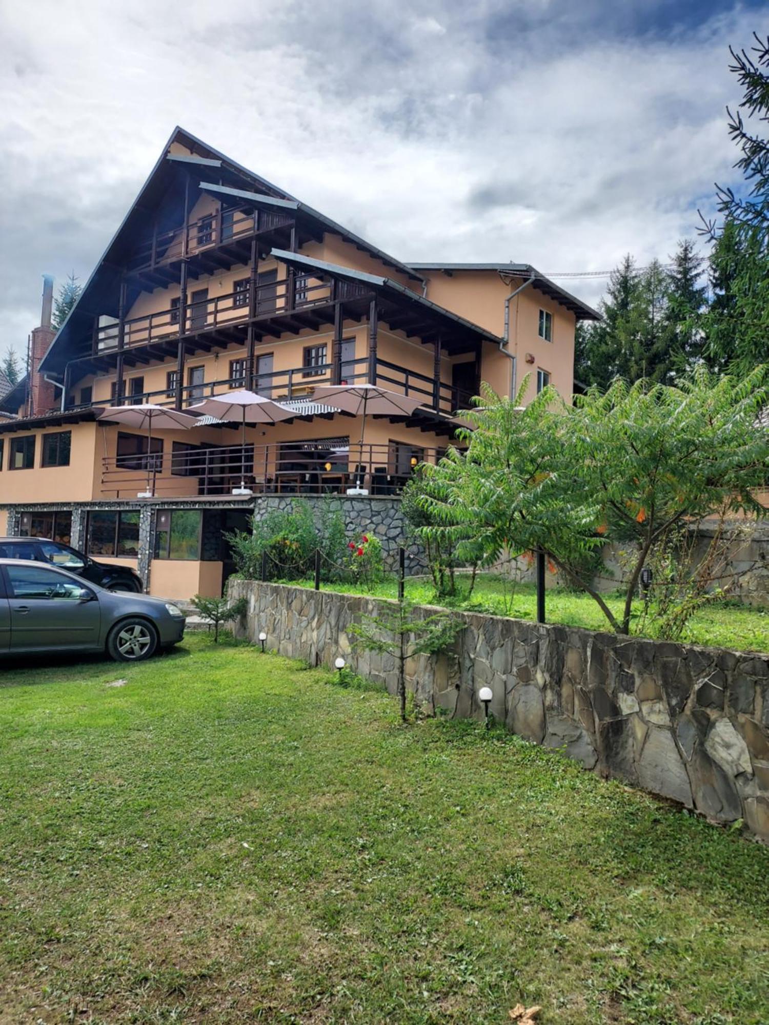 Pensiunea La Taverna Trăisteni Buitenkant foto