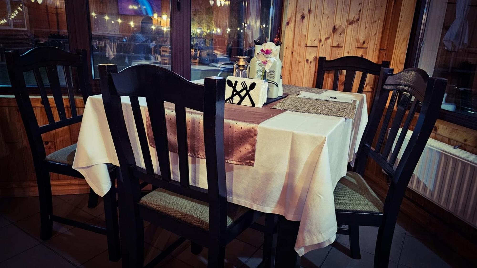 Pensiunea La Taverna Trăisteni Buitenkant foto